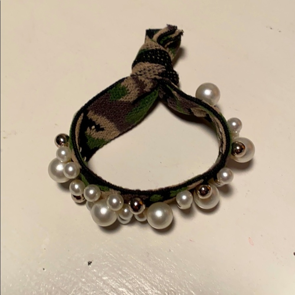 Pearls and camouflage!! Unique!